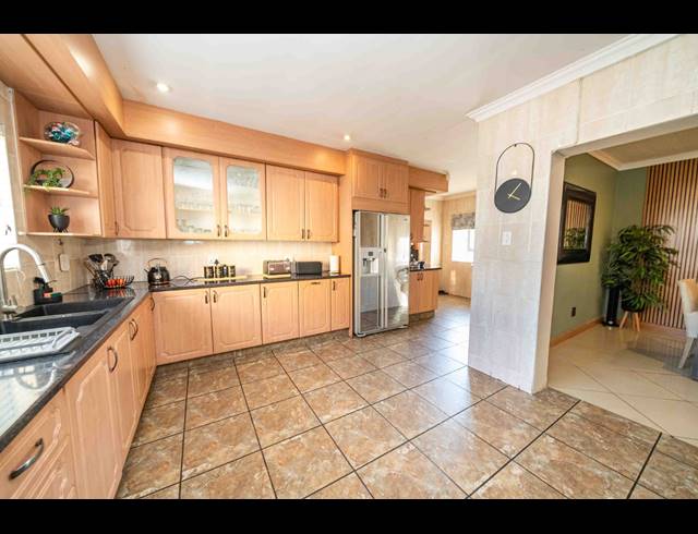 4 BEDROOM FREESTANDING FOR SALE IN SUNAIR PARK